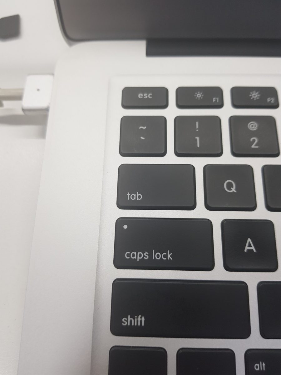 MacBook Air A1466 - ANTES - caso real de reparo de placa lógica