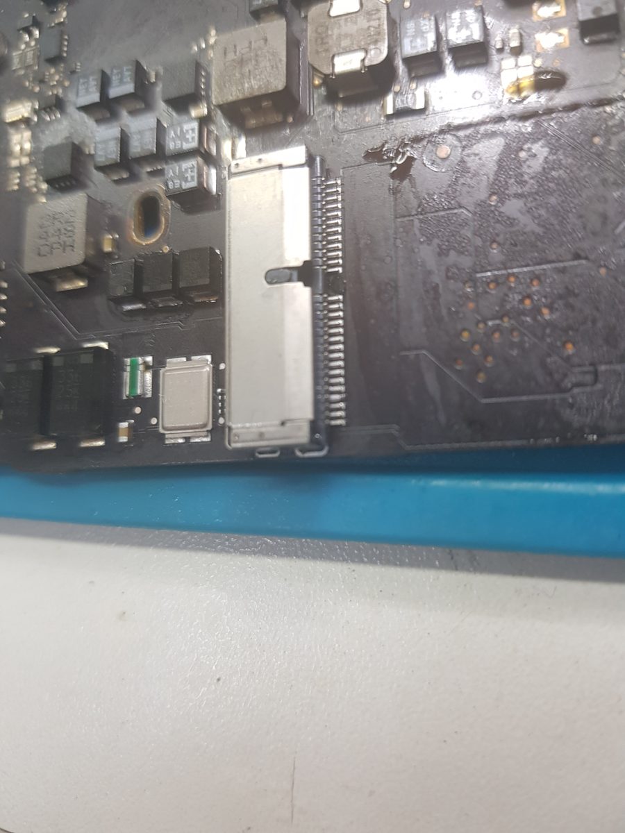 MacBook Air A1466 - REPARO - caso real de reparo de placa lógica