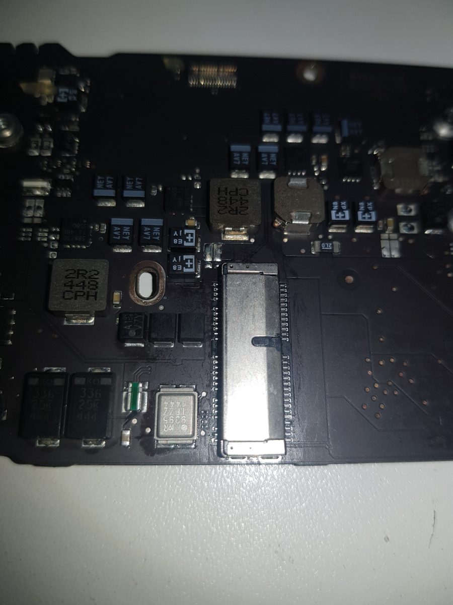 Reparo eletrônico de placa lógica de MacBook na Infotecrc
