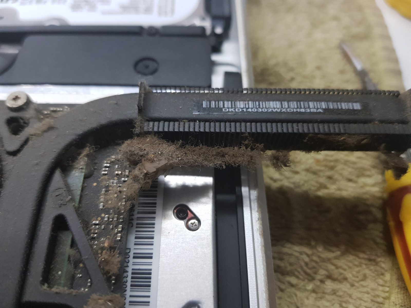 MacBook Pro A1286 - REPARO - caso real de reparo de placa lógica